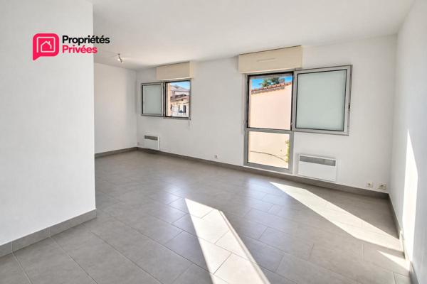 UZÈS EN EXCLUSIVITÉ  STUDIO 44,36 M²  DERNIER ÉTAGE  PLEIN SUD PARKING PRIVATIF