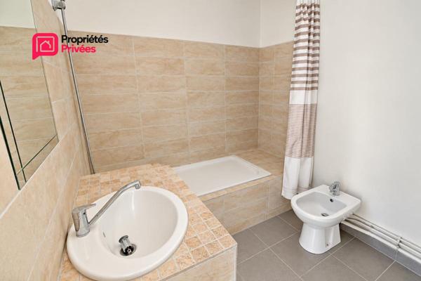 UZÈS EN EXCLUSIVITÉ  STUDIO 44,36 M²  DERNIER ÉTAGE  PLEIN SUD PARKING PRIVATIF