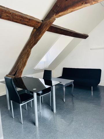 A LOUER STUDIO MEUBLE CENTRE VILLE 02100 ST QUENTIN