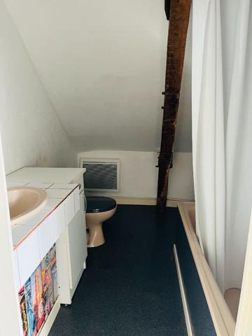 A LOUER STUDIO MEUBLE CENTRE VILLE 02100 ST QUENTIN