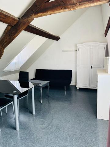 A LOUER STUDIO MEUBLE CENTRE VILLE 02100 ST QUENTIN