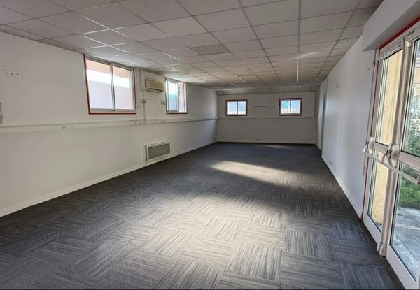 Locaux professionnels avec potentiel habitation PMR