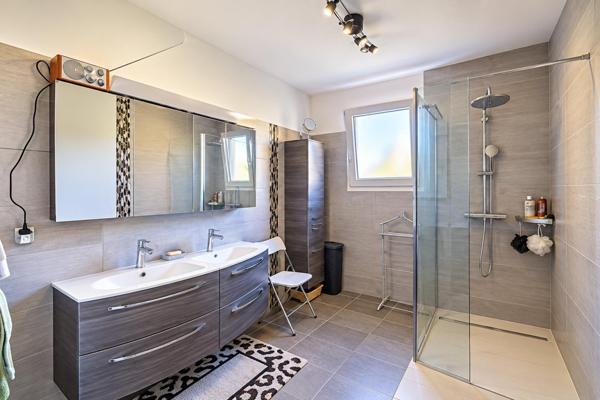 Maison à Savigné-l'Évêque, 72460 - 6 pièces 145m²