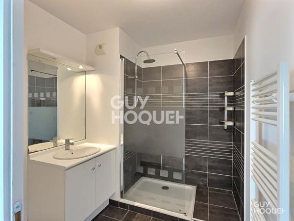 Secteur Carré de Soie | T2 récent avec grand balcon et garage