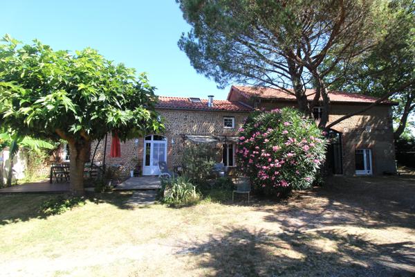 Maubourguet (65700) Maison de caractère avec dépendance professionnelle