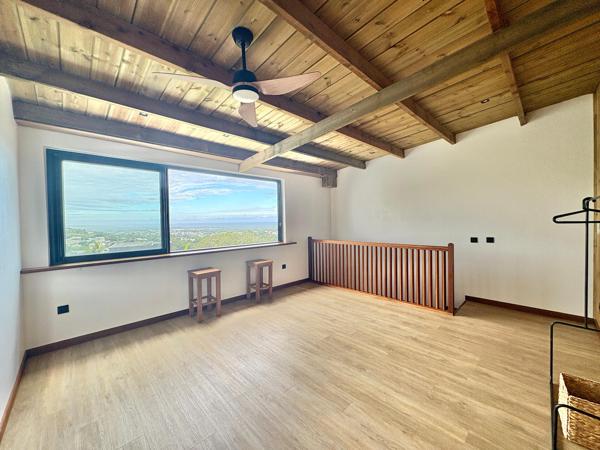 Ensemble immobilier de 2 logements avec Jacuzzi à L'Étang-Salé