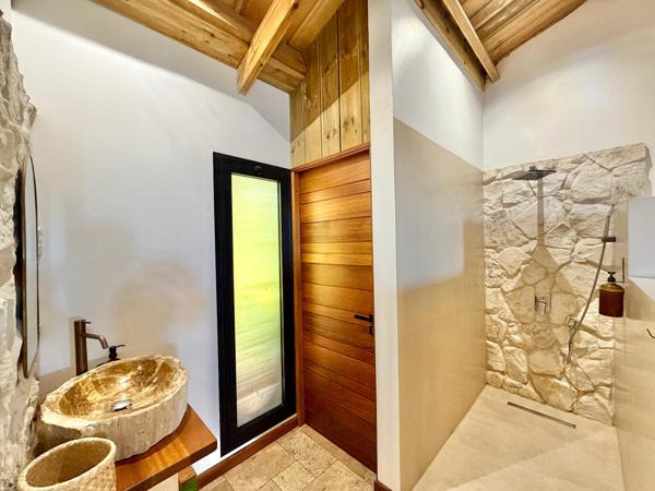 Ensemble immobilier de 2 logements avec Jacuzzi à L'Étang-Salé