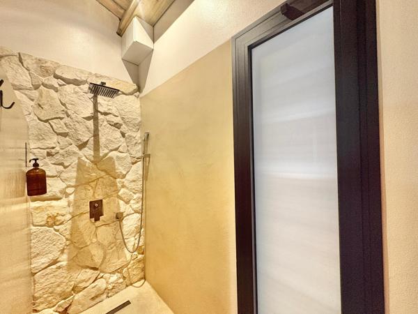 Ensemble immobilier de 2 logements avec Jacuzzi à L'Étang-Salé