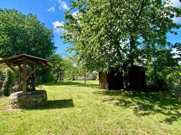 Maison à rénover de plain pied avec jardin attenant