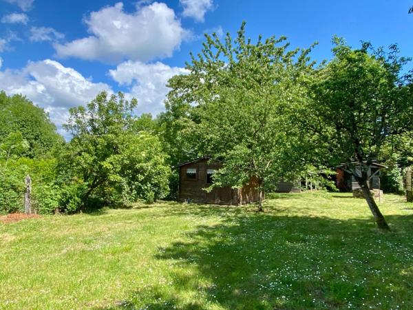 Maison à rénover de plain pied avec jardin attenant