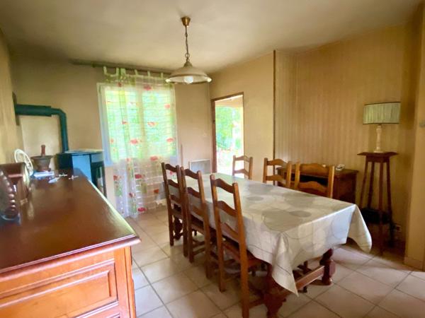 Maison à rénover de plain pied avec jardin attenant