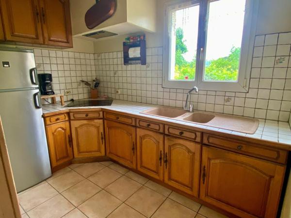 Maison à rénover de plain pied avec jardin attenant