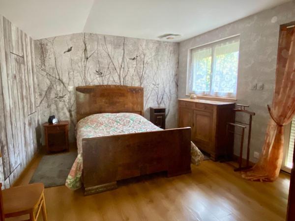 Maison à rénover de plain pied avec jardin attenant
