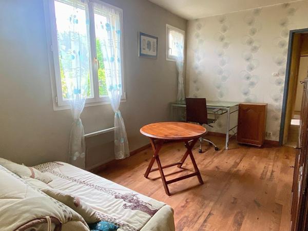 Maison à rénover de plain pied avec jardin attenant