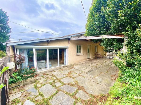 Maison à rénover de plain pied avec jardin attenant