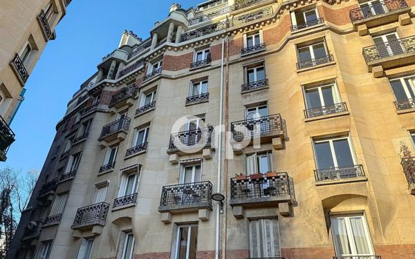 Appartement à vendre    4 pièces • 48,70 m2 Paris 15