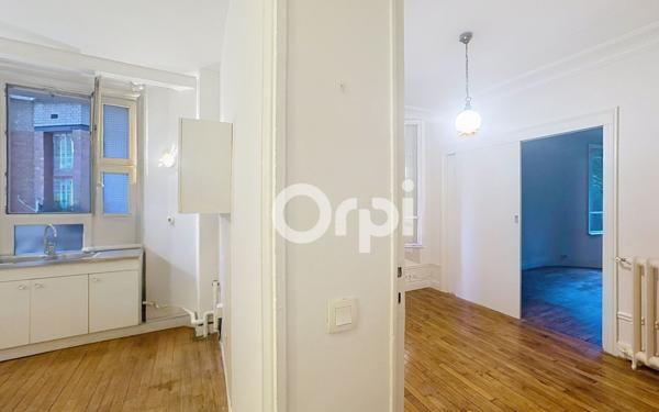 Appartement à vendre    4 pièces • 48,70 m2 Paris 15
