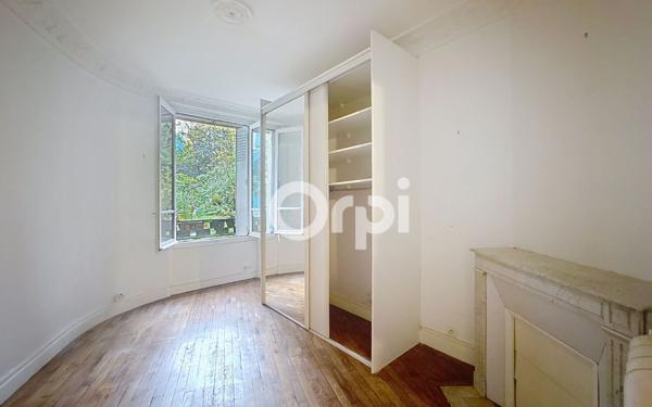 Appartement à vendre    4 pièces • 48,70 m2 Paris 15