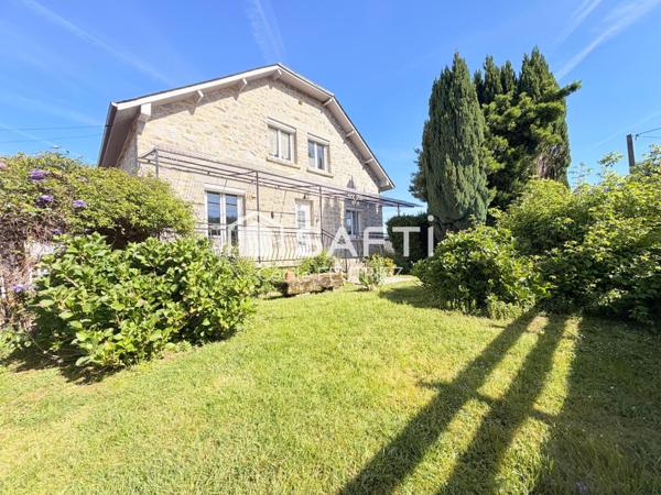 Corps de ferme avec 2 hectares de terrain à 20 minutes de Brive