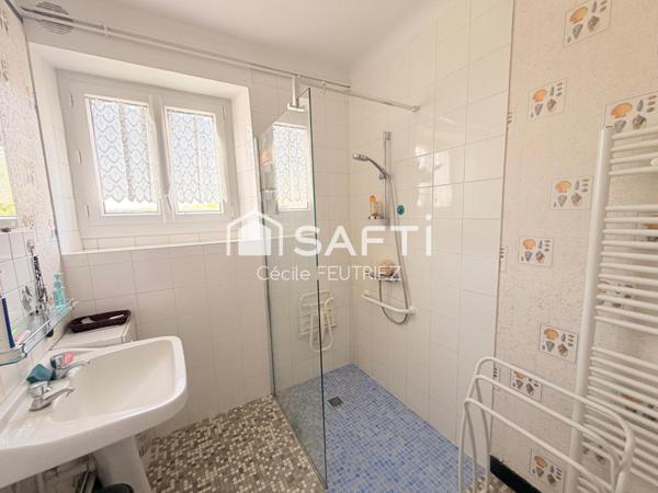 Corps de ferme avec 2 hectares de terrain à 20 minutes de Brive