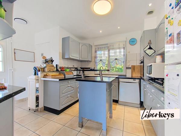 Maison familiale PRÊTE À VIVRE de 120m2- centre de L'AIGLE  - 4 chambres - terrain de 625m2 et balcon orienté sud
