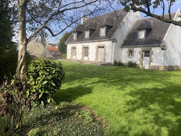 À vendre - Maison, 8 pièces située à Carhaix-Plouguer (29270)
