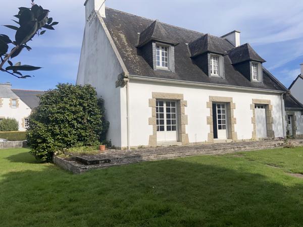 À vendre - Maison, 8 pièces située à Carhaix-Plouguer (29270)