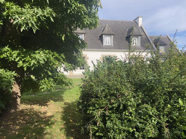 À vendre - Maison, 8 pièces située à Carhaix-Plouguer (29270)