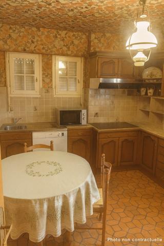 À vendre - Maison, 8 pièces située à Carhaix-Plouguer (29270)