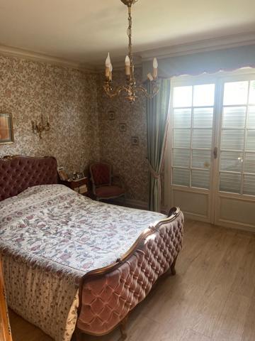 À vendre - Maison, 8 pièces située à Carhaix-Plouguer (29270)