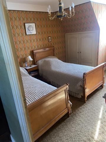 À vendre - Maison, 8 pièces située à Carhaix-Plouguer (29270)