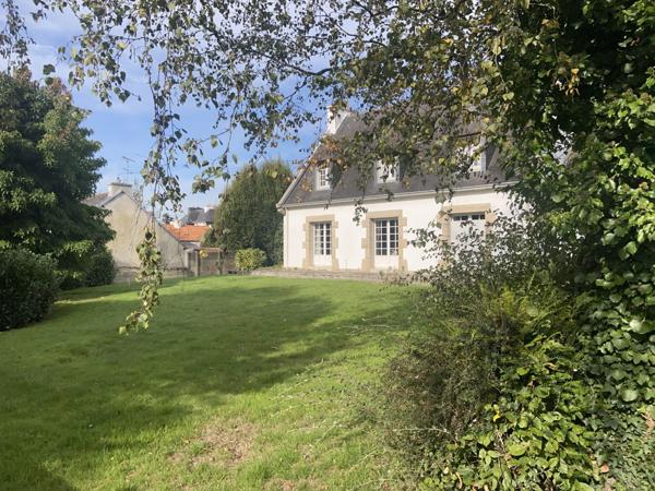 À vendre - Maison, 8 pièces située à Carhaix-Plouguer (29270)