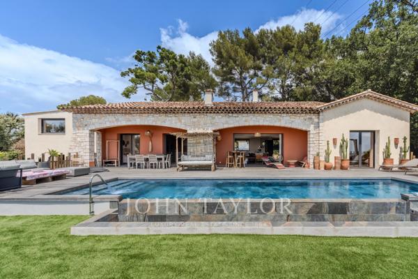 Villa en pierre rénovée – Vue mer plein sud & élégance contemporaine