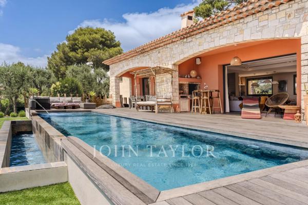 Villa en pierre rénovée – Vue mer plein sud & élégance contemporaine