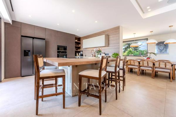 Villa en pierre rénovée – Vue mer plein sud & élégance contemporaine