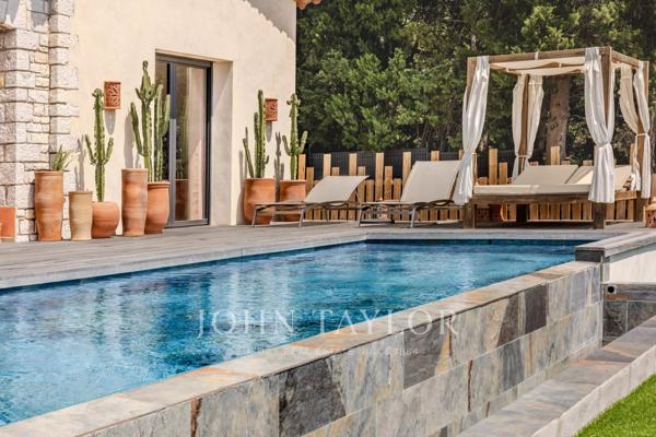 Villa en pierre rénovée – Vue mer plein sud & élégance contemporaine
