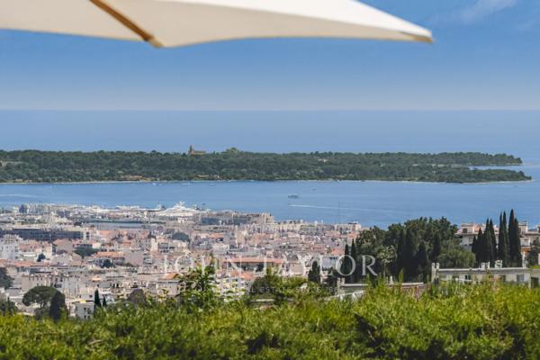 Villa en pierre rénovée – Vue mer plein sud & élégance contemporaine