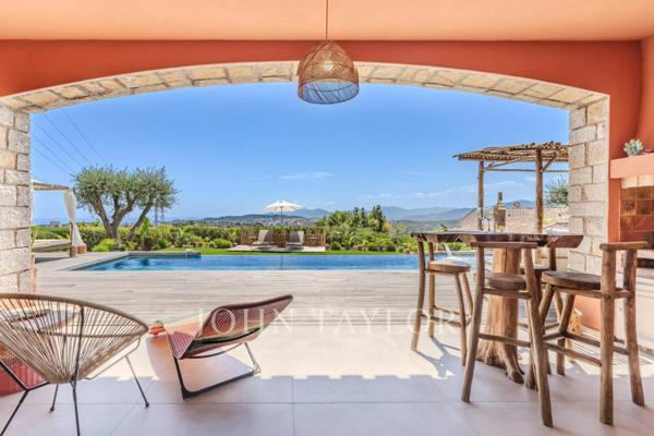 Villa en pierre rénovée – Vue mer plein sud & élégance contemporaine