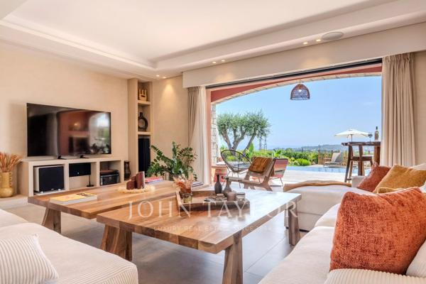 Villa en pierre rénovée – Vue mer plein sud & élégance contemporaine