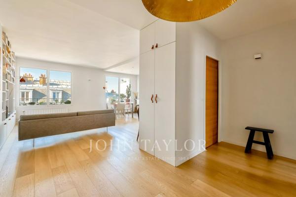 Appartement 3 pièces en étage élevé avec vues Tour Eiffel et Invalides