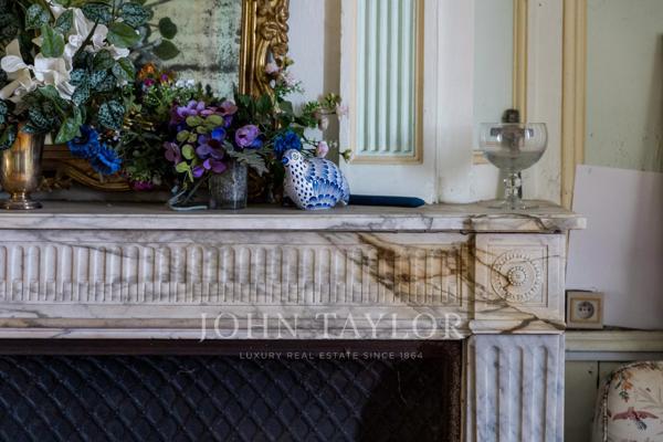 Château historique dominant la vallée de la Garonne - Sud Gironde - John Taylor Bordeaux
