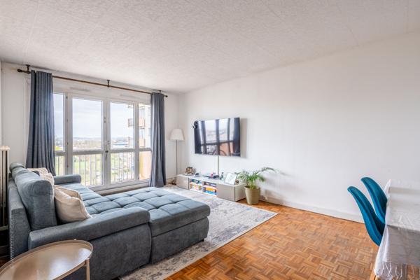 Villejuif (94800) APPARTEMENT LUMINEUX AVEC VUE DÉGAGÉE