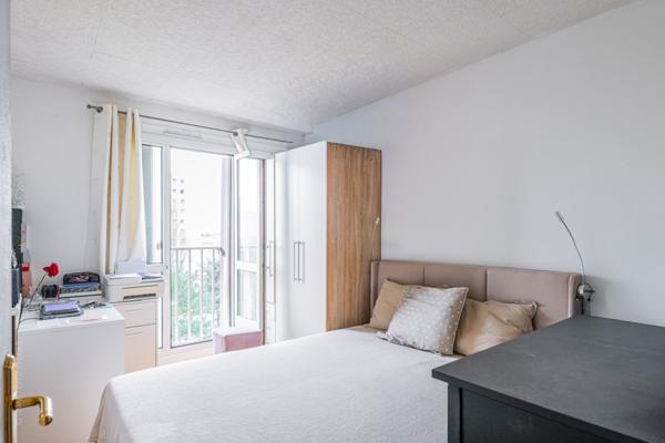 Villejuif (94800) APPARTEMENT LUMINEUX AVEC VUE DÉGAGÉE