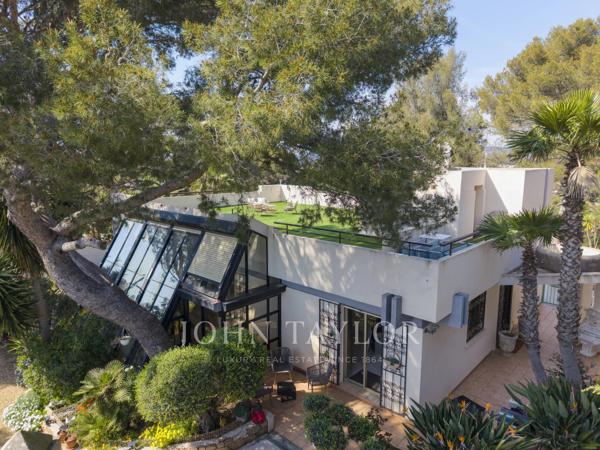 Villa d’architecte avec rooftop – Vue mer, volumes spectaculaires & terrain paysager