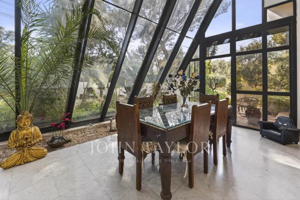 Villa d’architecte avec rooftop – Vue mer, volumes spectaculaires & terrain paysager