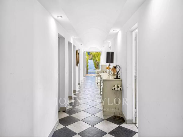 Villa d’architecte avec rooftop – Vue mer, volumes spectaculaires & terrain paysager