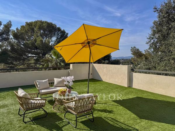 Villa d’architecte avec rooftop – Vue mer, volumes spectaculaires & terrain paysager