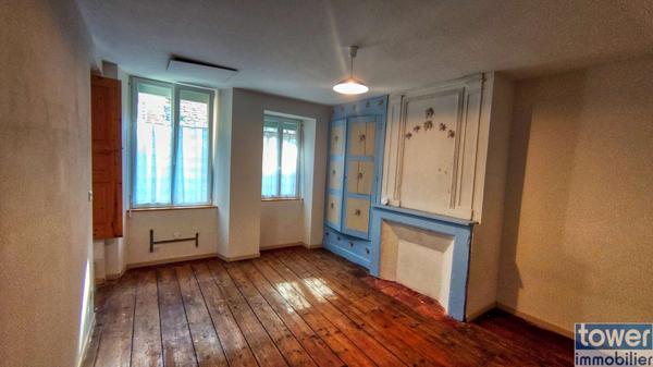 MAISON DE VILLAGE 221 m2 et sa GRANGE AMENAGEABLE 46700 PUY L EVEQUE