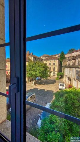 MAISON DE VILLAGE 221 m2 et sa GRANGE AMENAGEABLE 46700 PUY L EVEQUE