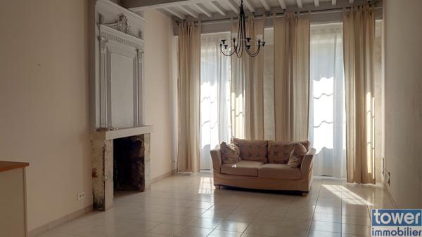 MAISON DE VILLAGE 221 m2 et sa GRANGE AMENAGEABLE 46700 PUY L EVEQUE